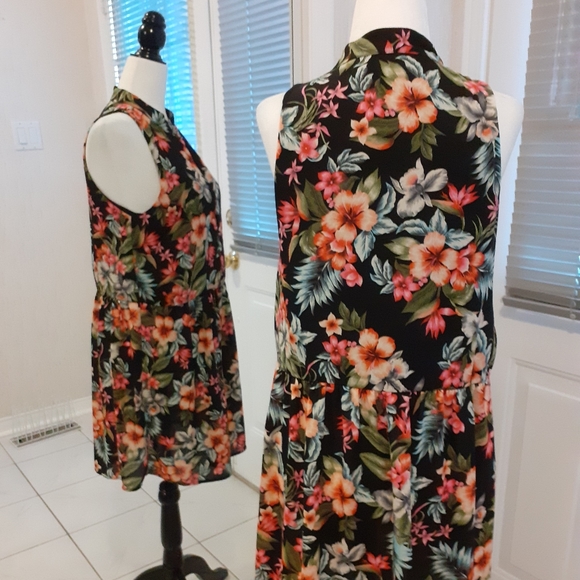 4/$40 Black Floral Dress - Size Medium - Picture 3 of 6